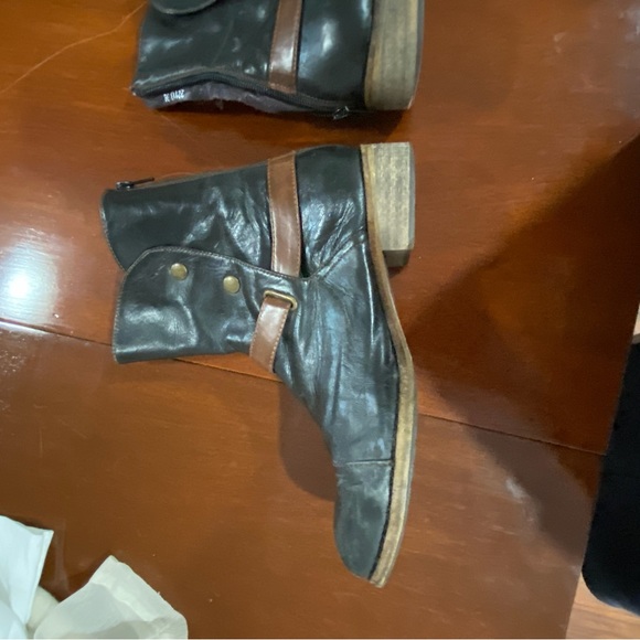 Leather boot, size 7.5, EVERYBODY by EZ MODA - Picture 3 of 3